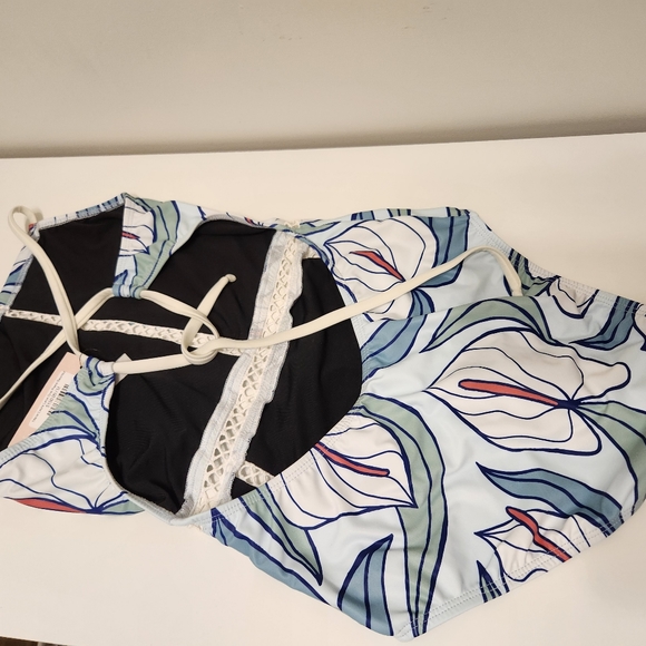 BNWT Mimi & August Maria Laura Lace One piece swim suit size M - Picture 9 of 9